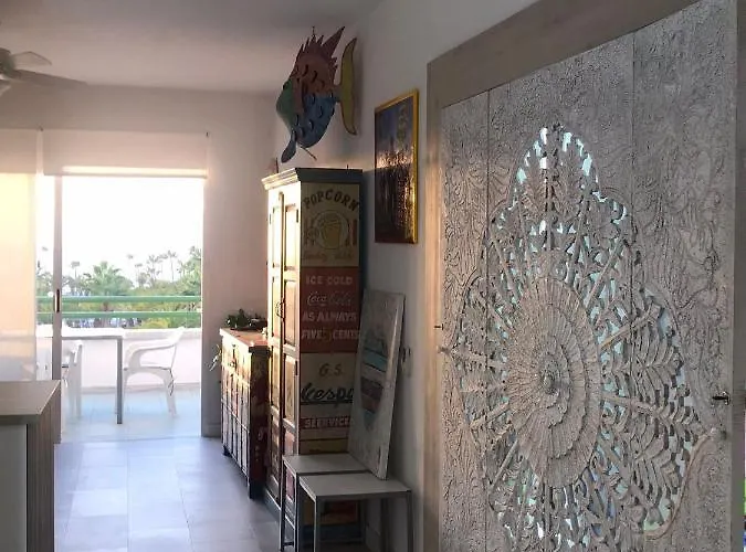 Altamira Sunset Апартаменти *